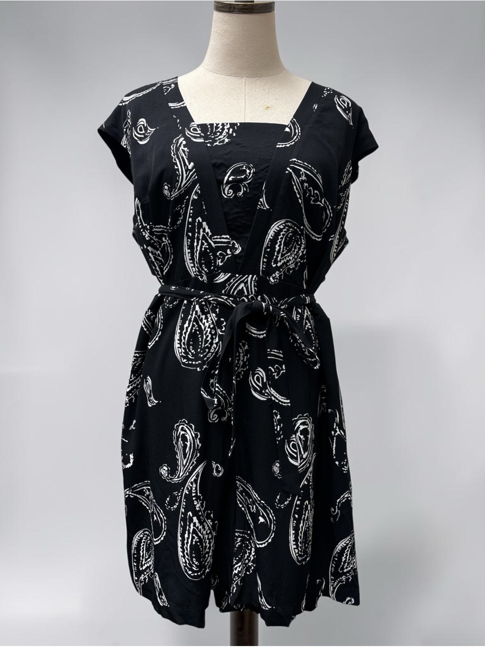 *NWT* Bravissimo Black Paisley Tie-Waist Women's Romper